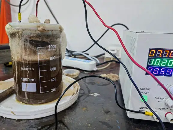 BDD pilot setup before treatment — beaker and power supply